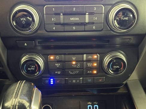 Used 2016 Ford F150 Platinum w/ Equipment Group 701A Luxury AWD/4WD image 19