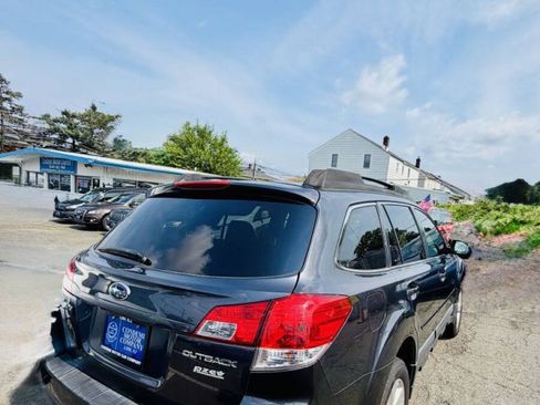 Used 2013 Subaru Outback 2.5i Premium AWD/4WD image 6