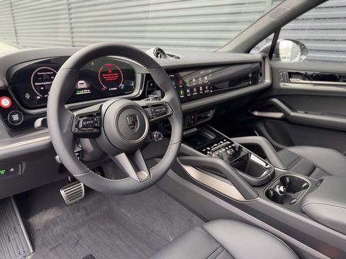 New 2025 Porsche Cayenne Turbo image 4