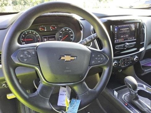 Used 2023 Chevrolet Traverse LS image 12