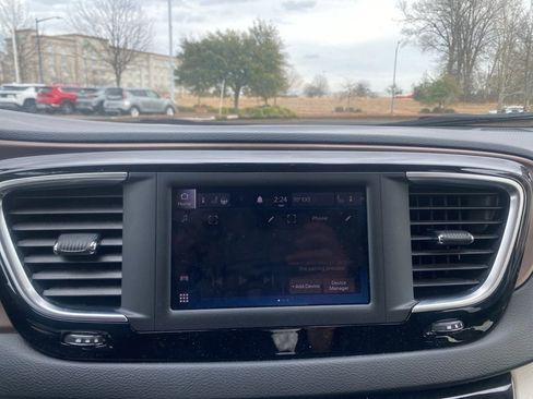 Used 2023 Chrysler Voyager LX image 20