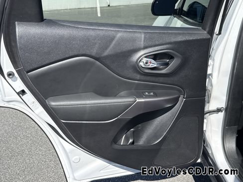 Used 2022 Jeep Cherokee Latitude Lux image 28