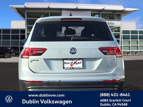Used 2018 Volkswagen Tiguan SE w/ Panoramic Sunroof Package image 5