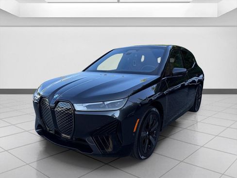 Used 2024 BMW iX xDrive50 w/ Premium Package AWD/4WD image 9
