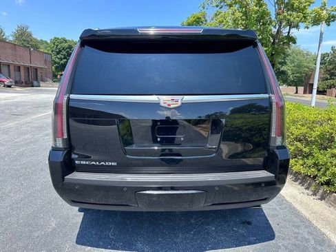 Used 2016 Cadillac Escalade Premium AWD/4WD image 4