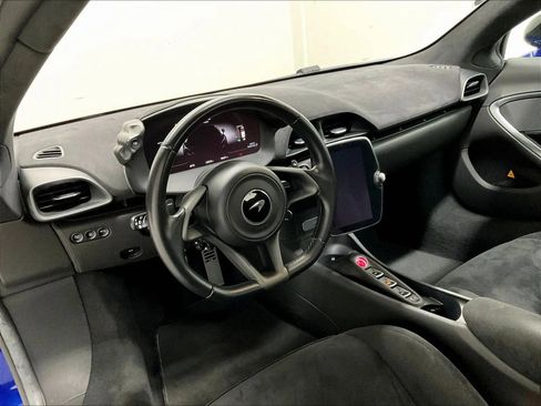Used 2023 McLaren Artura RWD image 39