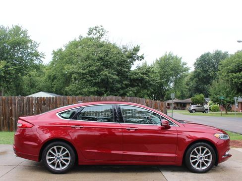 Used 2017 Ford Fusion SE w/ Fusion SE Technology Package FWD image 11