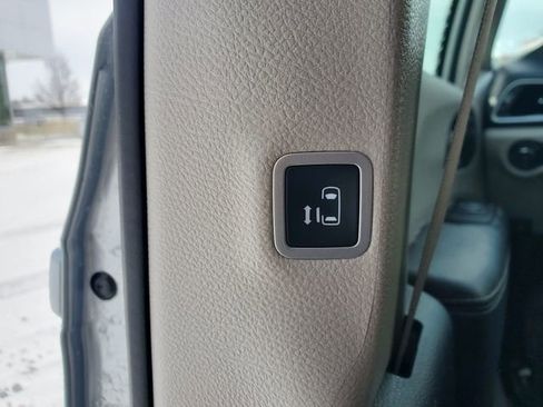 Certified 2024 Chrysler Pacifica Touring-L image 24