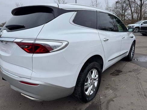 Used 2022 Buick Enclave Essence image 11