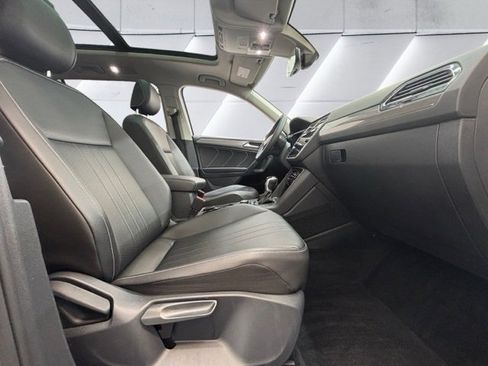 Certified 2022 Volkswagen Tiguan SE w/ Panoramic Sunroof Package image 15