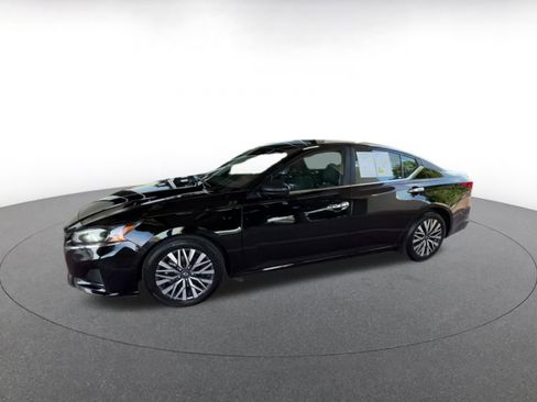 Used 2025 Nissan Altima 2.5 SV FWD image 7