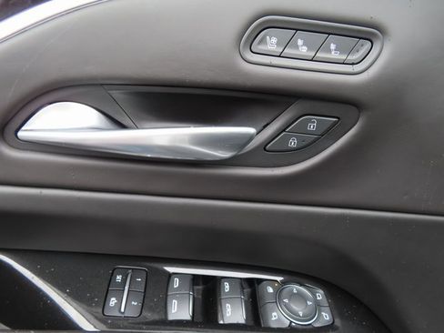 Used 2023 Cadillac Escalade V image 11