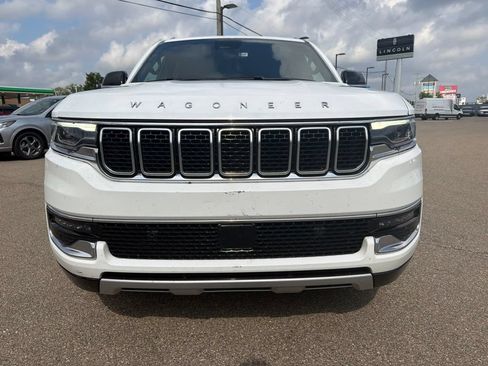 Used 2024 Jeep Wagoneer L Series II w/ Flexible Seating Group AWD/4WD image 3
