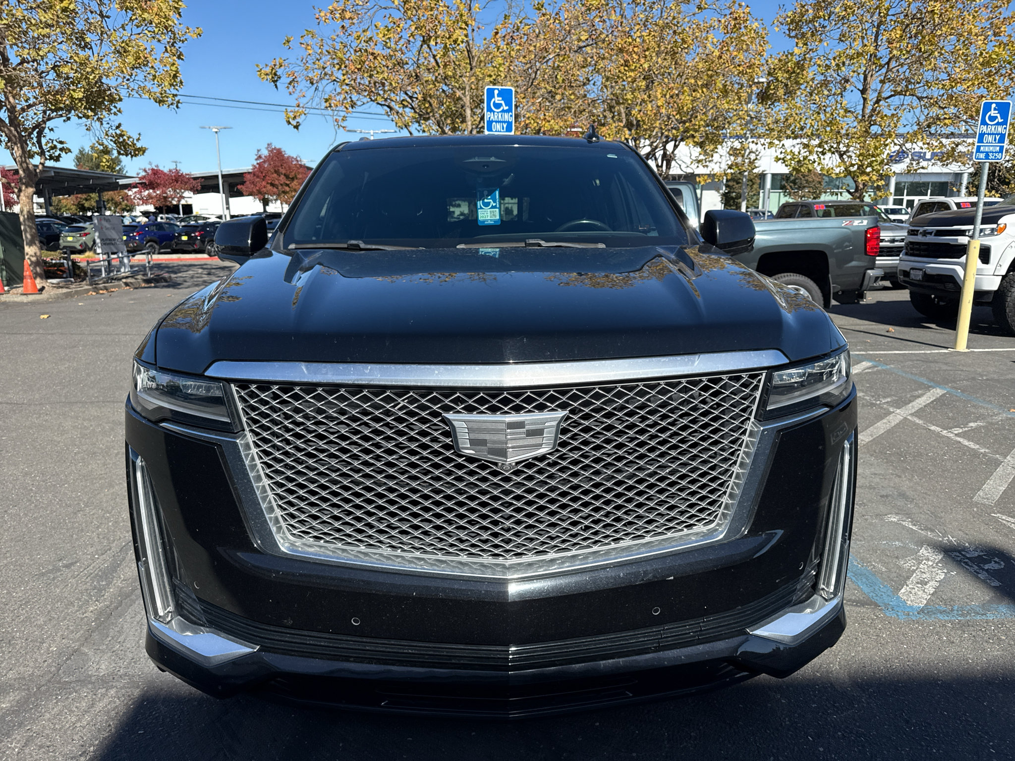 Used 2021 Cadillac Escalade ESV Premium Luxury w/ LPO, Radiant Package AWD/4WD image 2