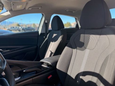 Used 2023 Hyundai Elantra SE w/ Winter Weather Package image 13