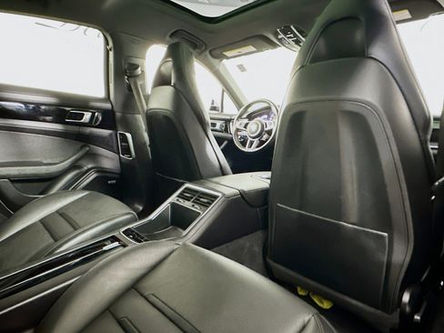 Used 2018 Porsche Panamera 4 image 28