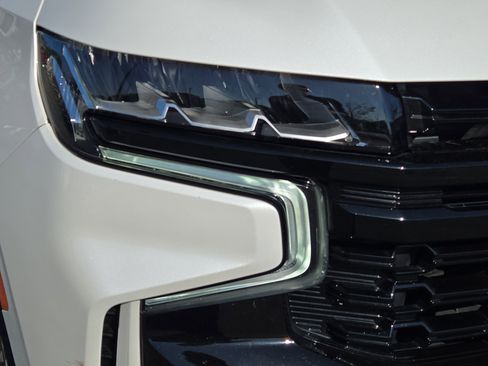 Used 2024 Chevrolet Tahoe Z71 w/ Luxury Package AWD/4WD image 5