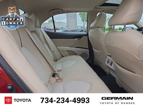 Used 2020 Toyota Camry XLE w/ Sunroof Package FWD image 17