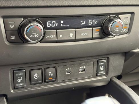 Used 2025 Nissan Frontier SV w/ SV Convenience Package RWD image 31