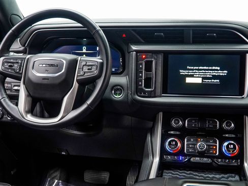 Used 2023 GMC Yukon Denali RWD image 17