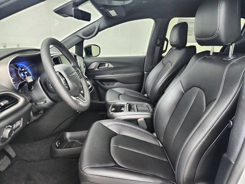 New 2027 Chrysler Pacifica LX FWD image 18