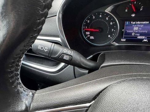 Used 2020 Chevrolet Equinox LT FWD image 23