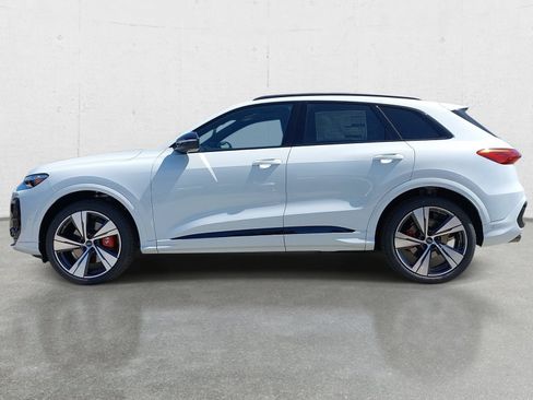 New 2026 Audi SQ5 Premium Plus AWD/4WD image 8