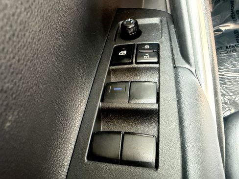 Used 2022 Toyota Corolla Cross LE FWD image 28