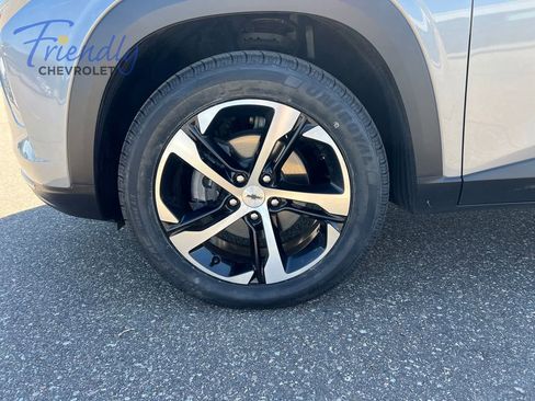 Certified 2024 Chevrolet Trax RS w/ Sunroof Package FWD image 22