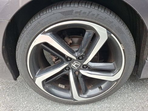 Used 2018 Honda Accord Sport image 7