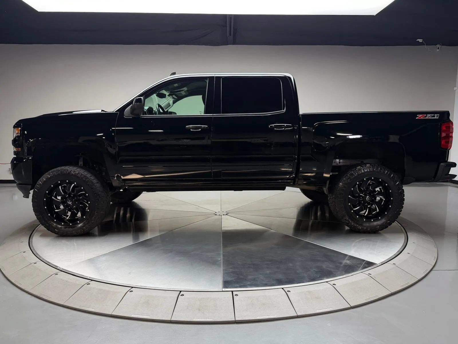 Used 2017 Chevrolet Silverado 1500 LT w/ Texas Edition AWD/4WD image 4