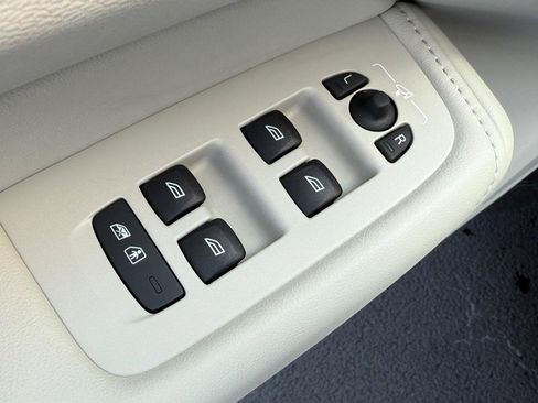 New 2026 Volvo XC60 B5 Ultra w/ Protection Package Premier image 9