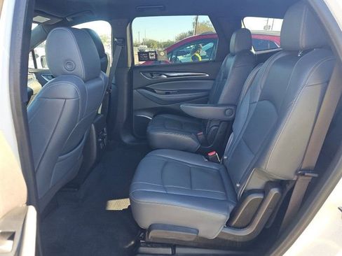 Used 2022 Buick Enclave Essence image 23