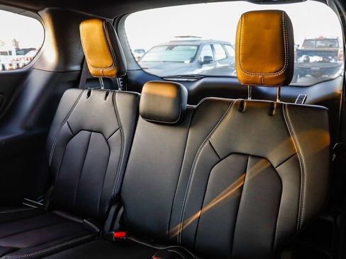 New 2027 Chrysler Pacifica Select FWD image 23