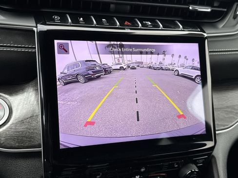 Used 2024 Jeep Grand Cherokee Limited image 15