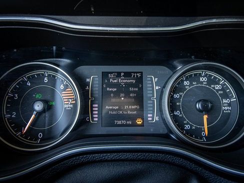 Used 2019 Jeep Cherokee Latitude Plus image 32