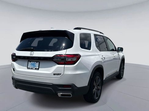 Used 2025 Honda Pilot Sport image 4