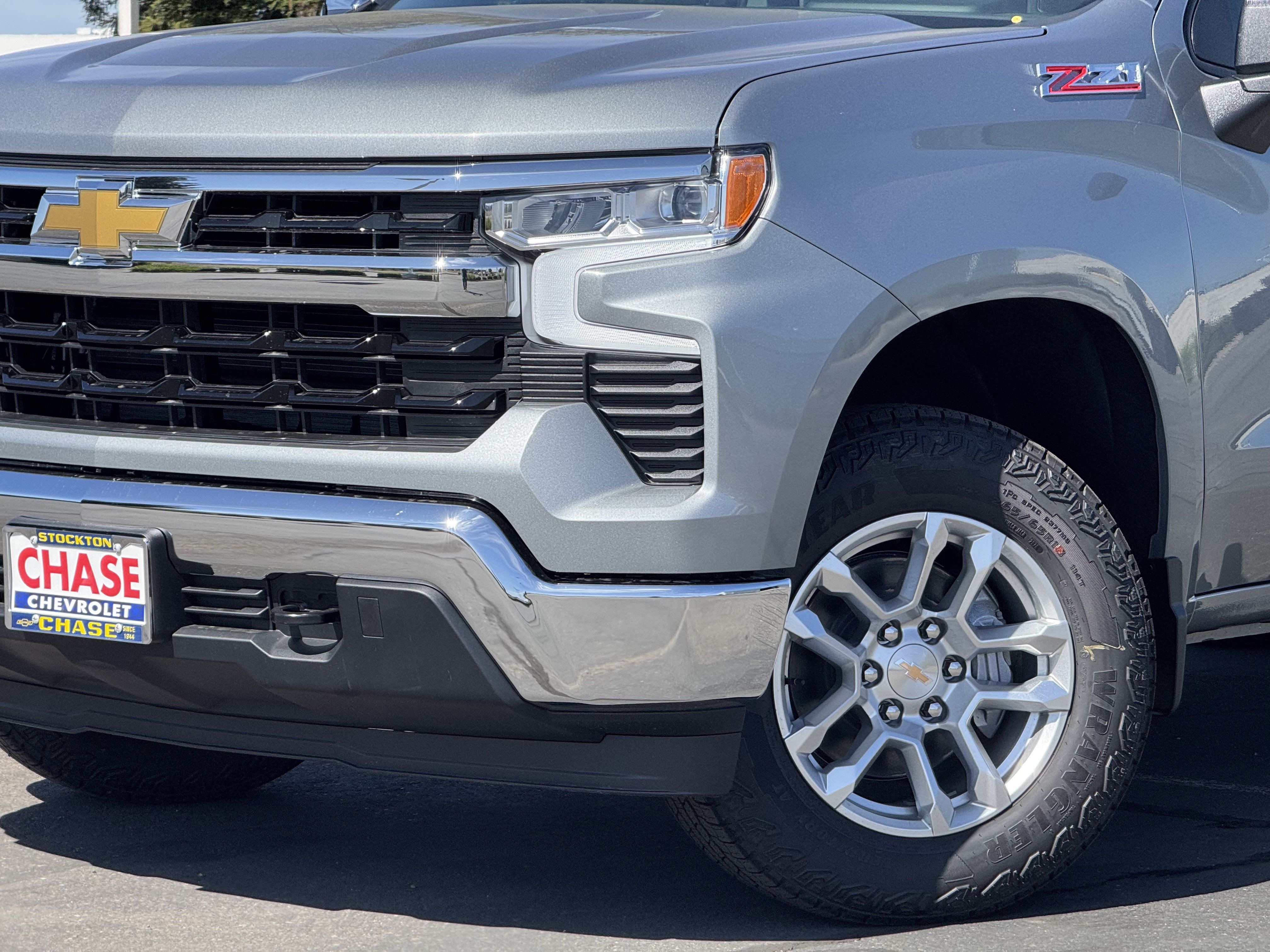 New 2026 Chevrolet Silverado 1500 LT w/ Z71 Off-Road Package AWD/4WD image 3