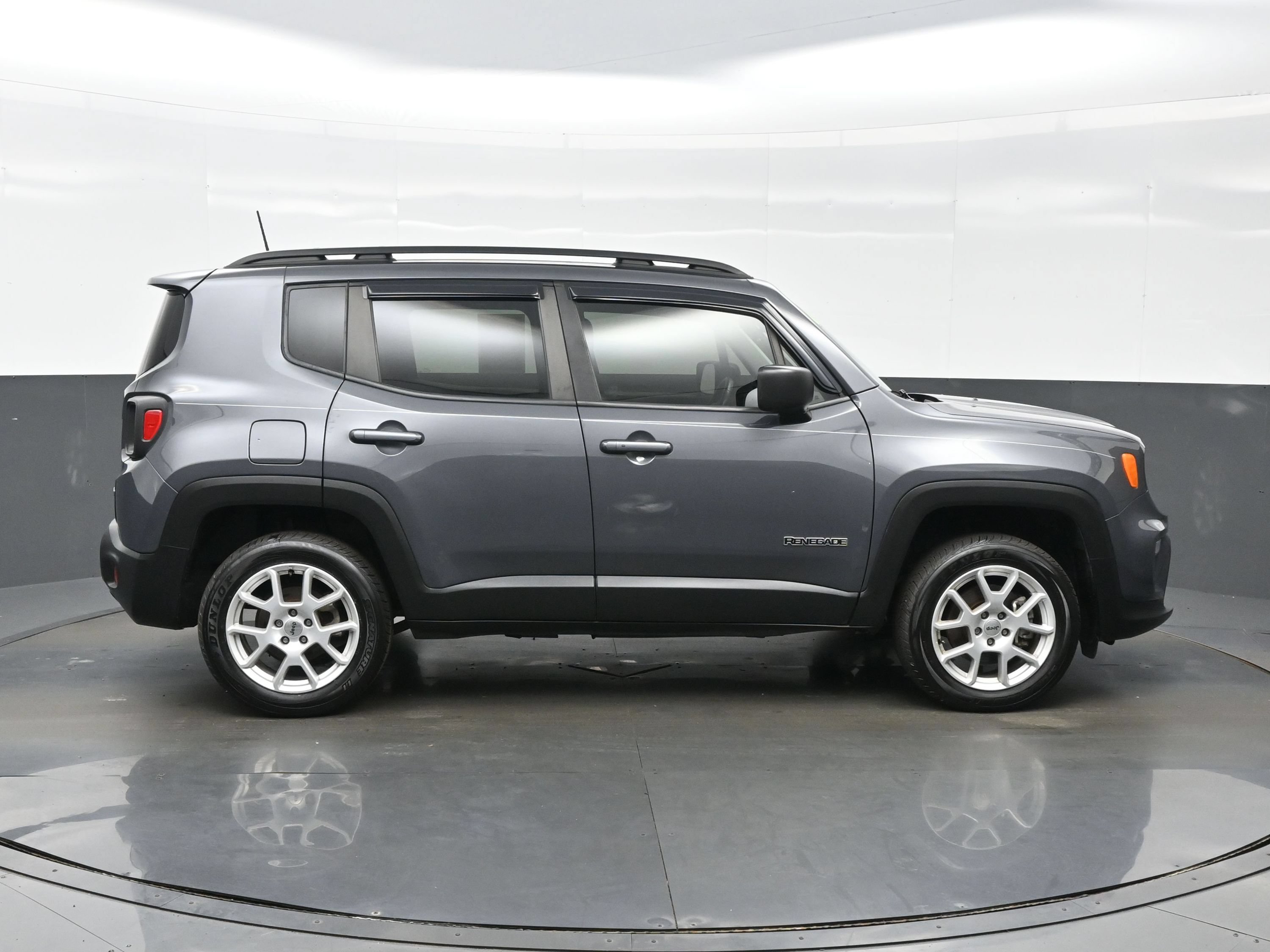 Used 2022 Jeep Renegade Latitude AWD/4WD image 7