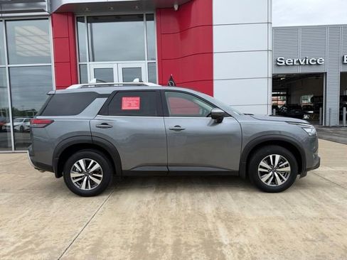 Certified 2025 Nissan Pathfinder SL AWD/4WD image 3