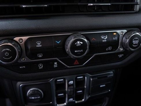 Used 2024 Jeep Wrangler Sport S image 17