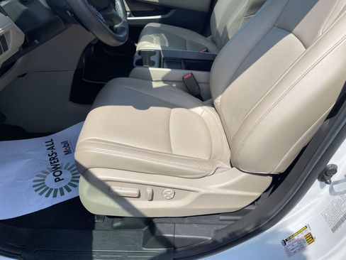 Used 2024 Honda Odyssey EX-L image 3