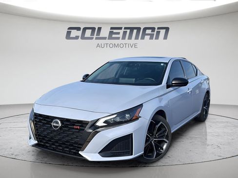 Used 2023 Nissan Altima 2.5 SR w/ SR Premium Package image 1