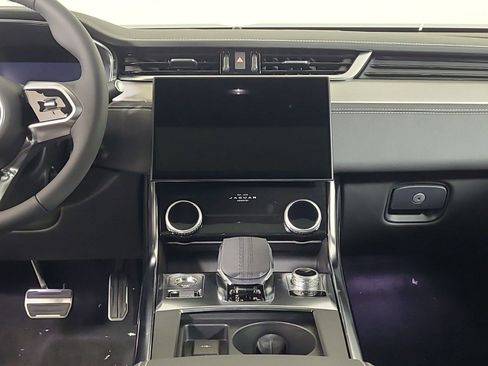 Used 2024 Jaguar XF R-Dynamic SE image 23