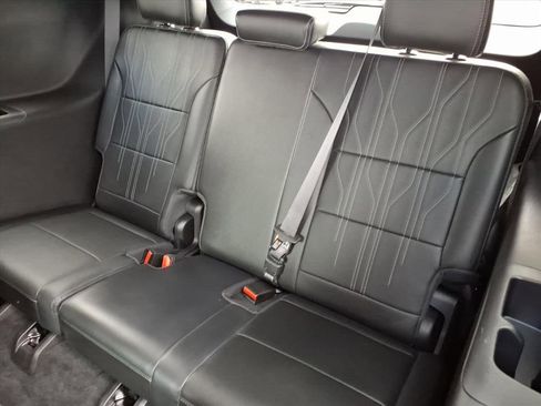 Used 2025 Buick Enclave Avenir w/ Super Cruise Package image 7