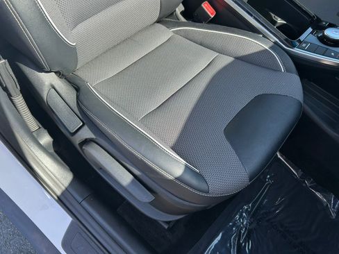 Used 2022 Kia Niro EX FWD image 36
