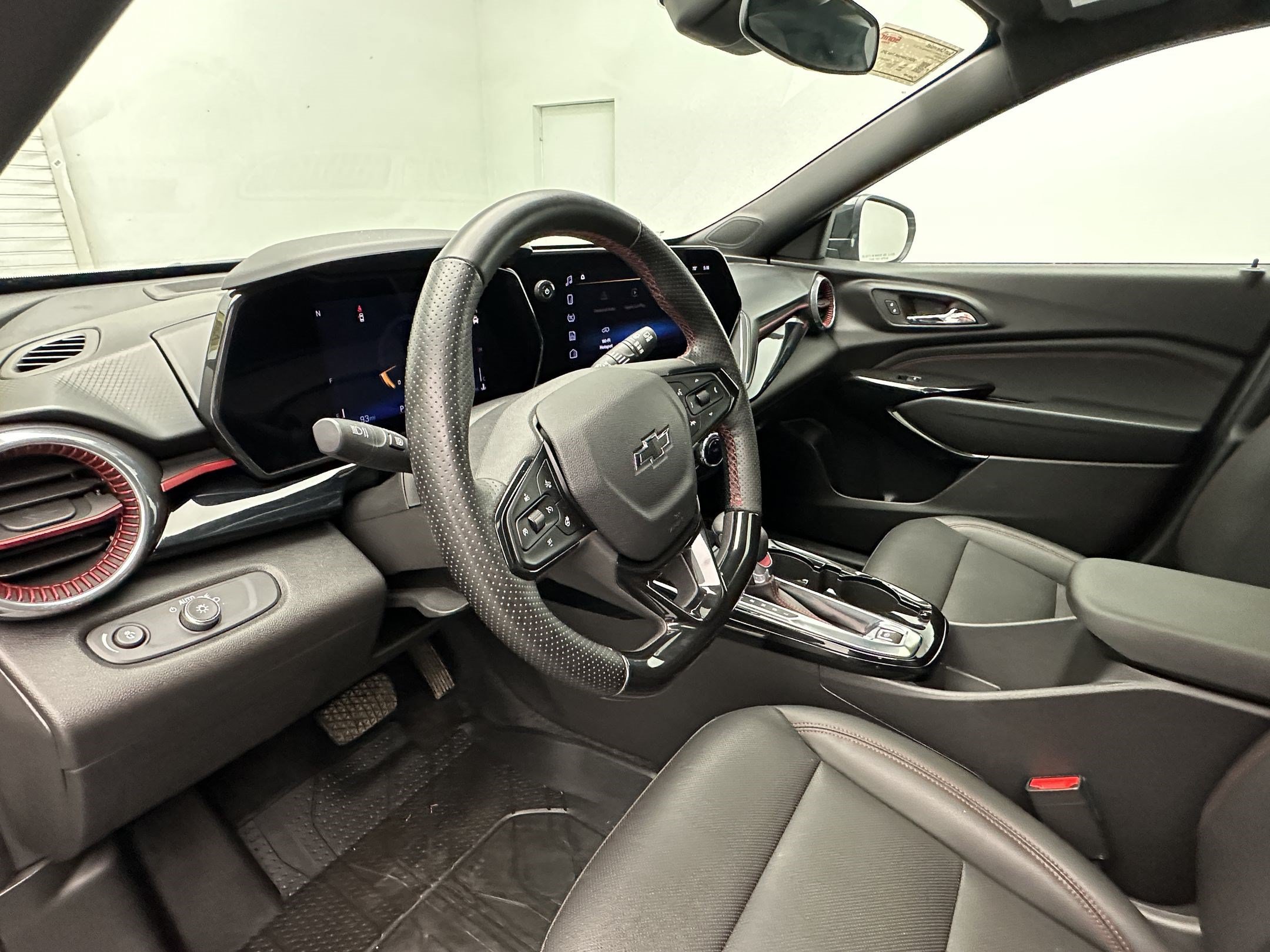 Certified 2024 Chevrolet Trax RS w/ Sunroof Package FWD image 4