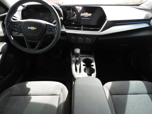 Used 2025 Chevrolet Trax LS w/ LS Convenience Package FWD image 20