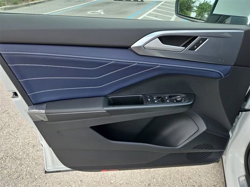 New 2025 Volkswagen Taos SEL image 10