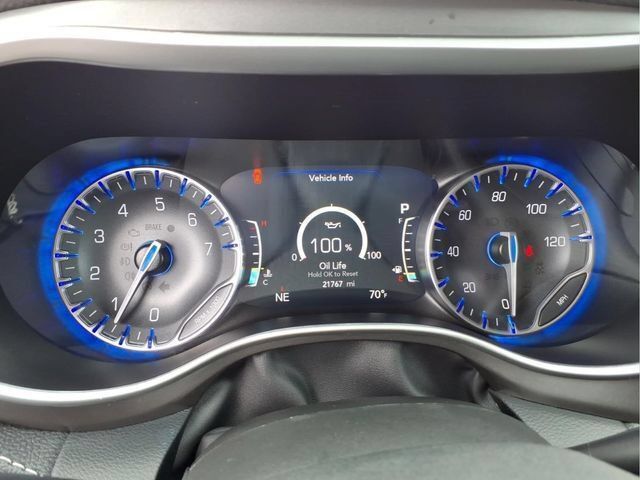 Used 2024 Chrysler Pacifica Touring-L w/ Uconnect Theater Family Group AWD/4WD image 22